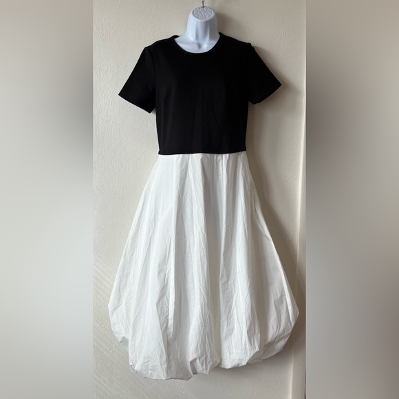 Karl Lagerfeld Dresses & Skirts - KARL LAGERFELD PARIS
Women's Bubble Skirt Midi Dress size M.